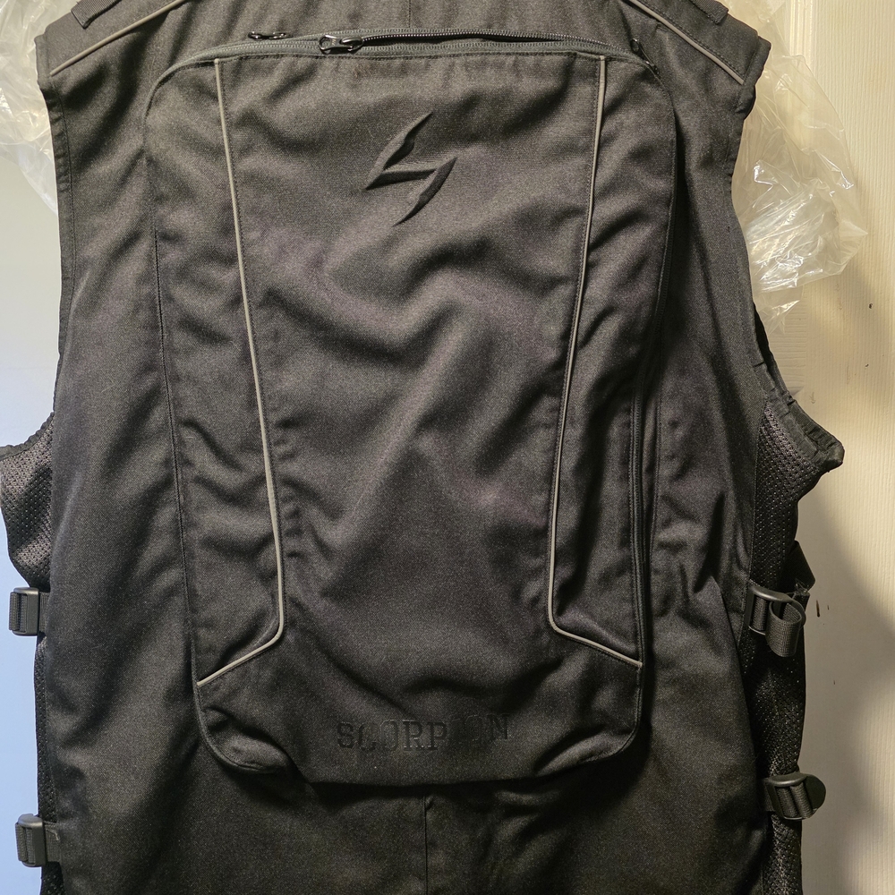 Scorpio Sol Black Performance Jacket NWT - image 9